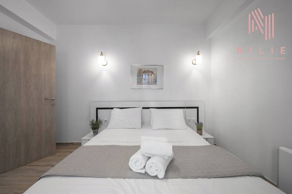 Azur Residences, Nilie Hospitality MGMT