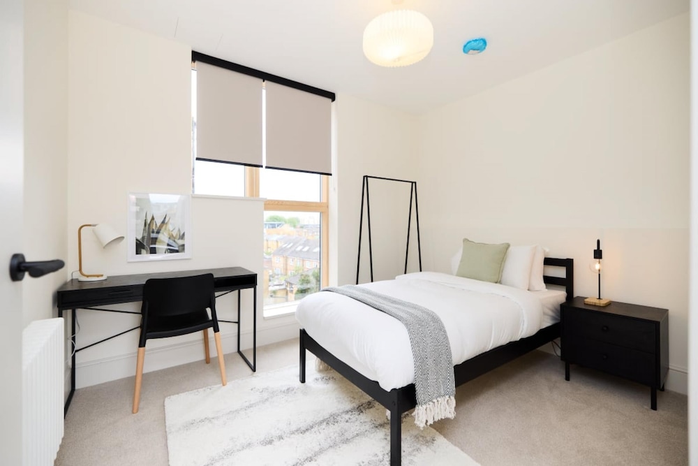 The East London Mile Hideout - Trendy 3bdr Flat With Balcony