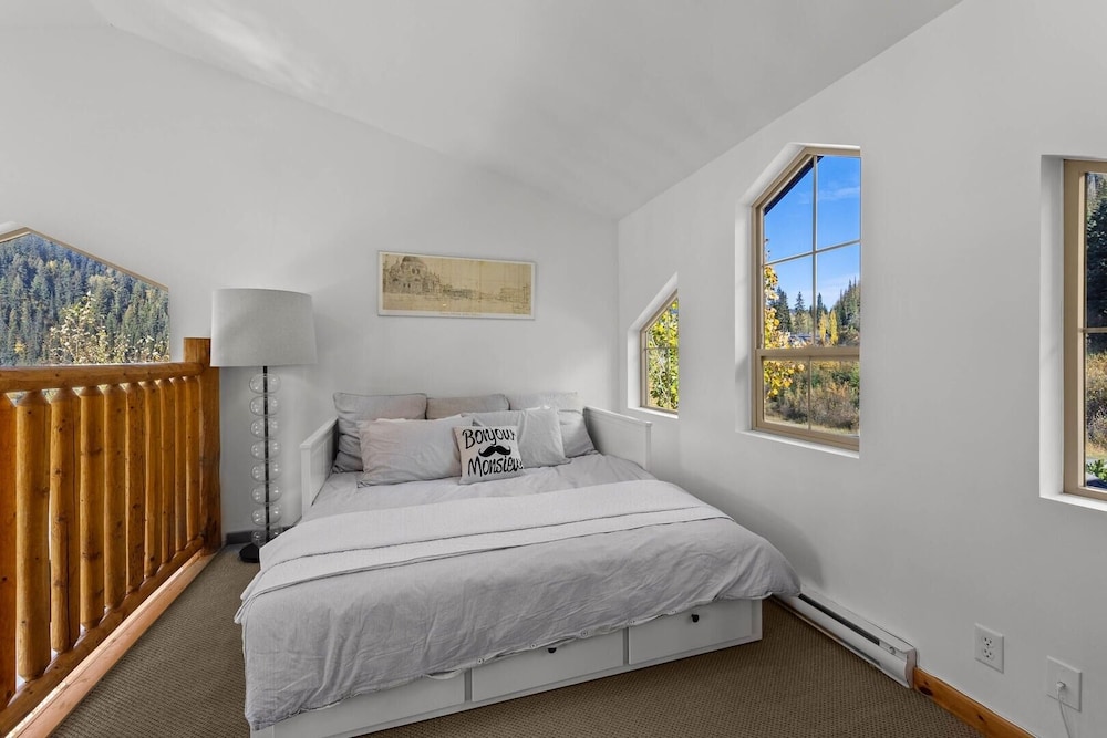 West Pine Lodge 3 Bedroom Home