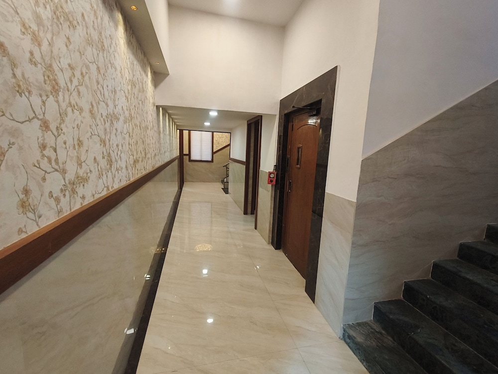 Hotel Saffron Grand Thane