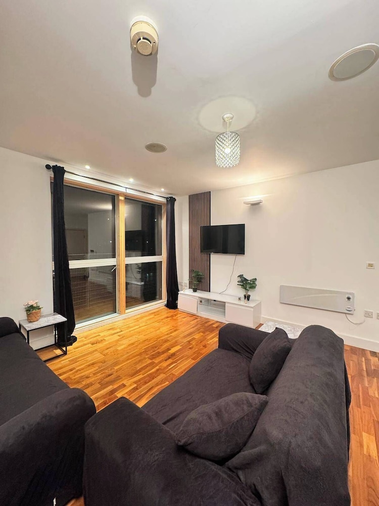 2 Bedrooms - Sleeps 4 - Parking - Petok