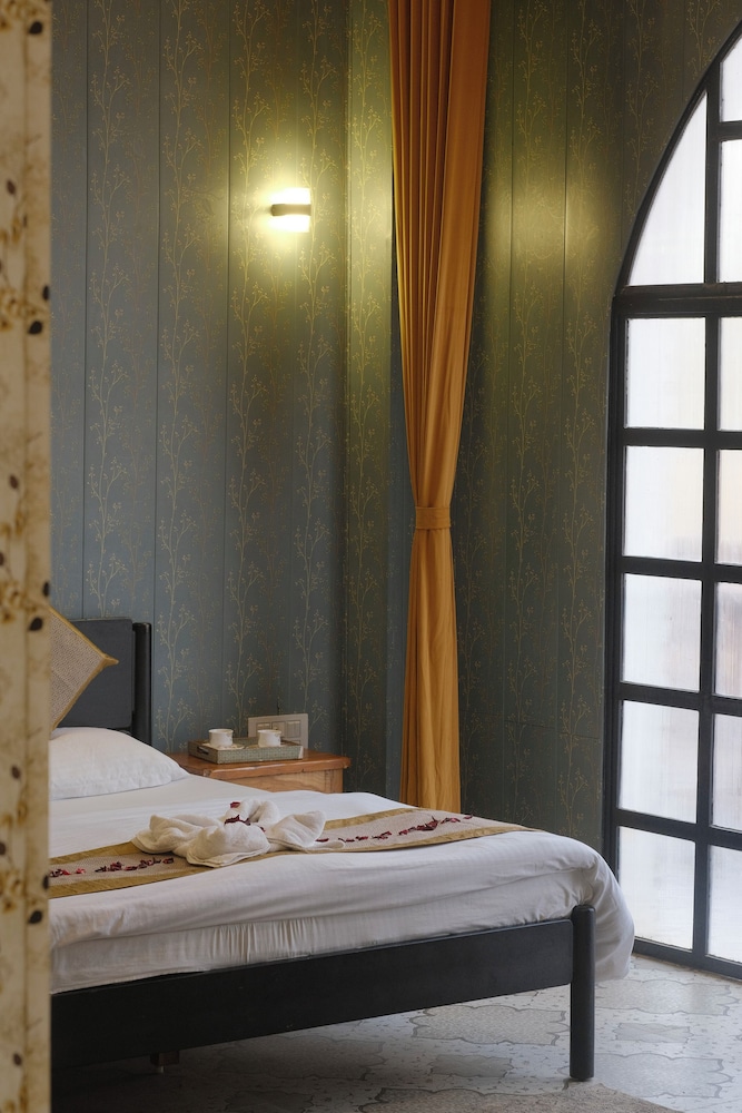 Qila Hotel