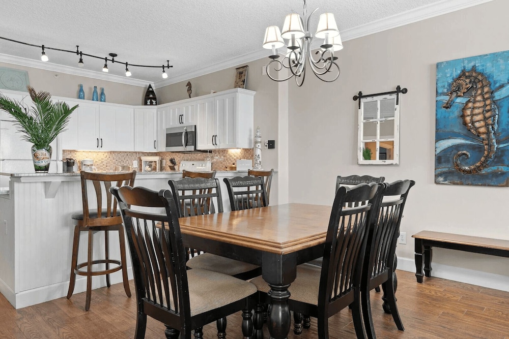 Emerald Isle Resort 405 by Avantstay Beachfront, Beach Chairs + Pool Access