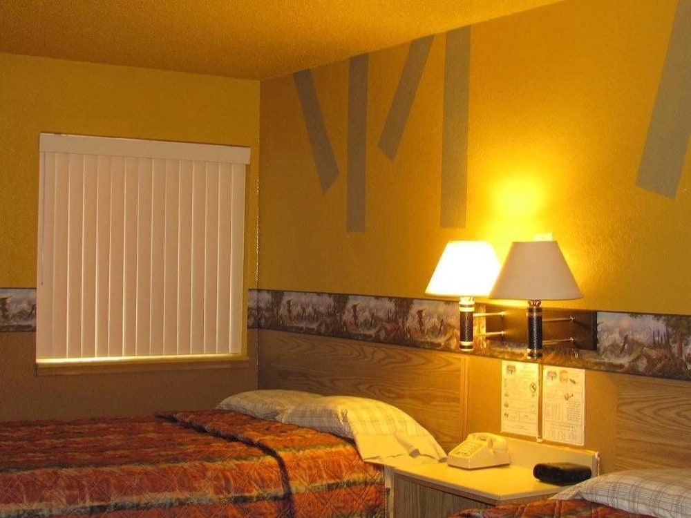 Earth Inn Motel