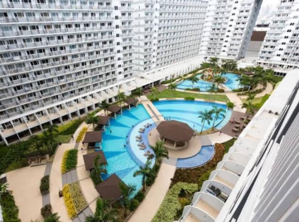 Dainty Pasay City Apartment for Rent - Entire House Front of Mall of Asia