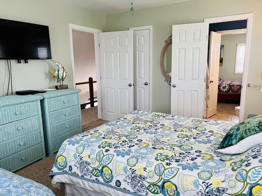 Heaven's Anchor 3 Bedroom Home by RedAwning