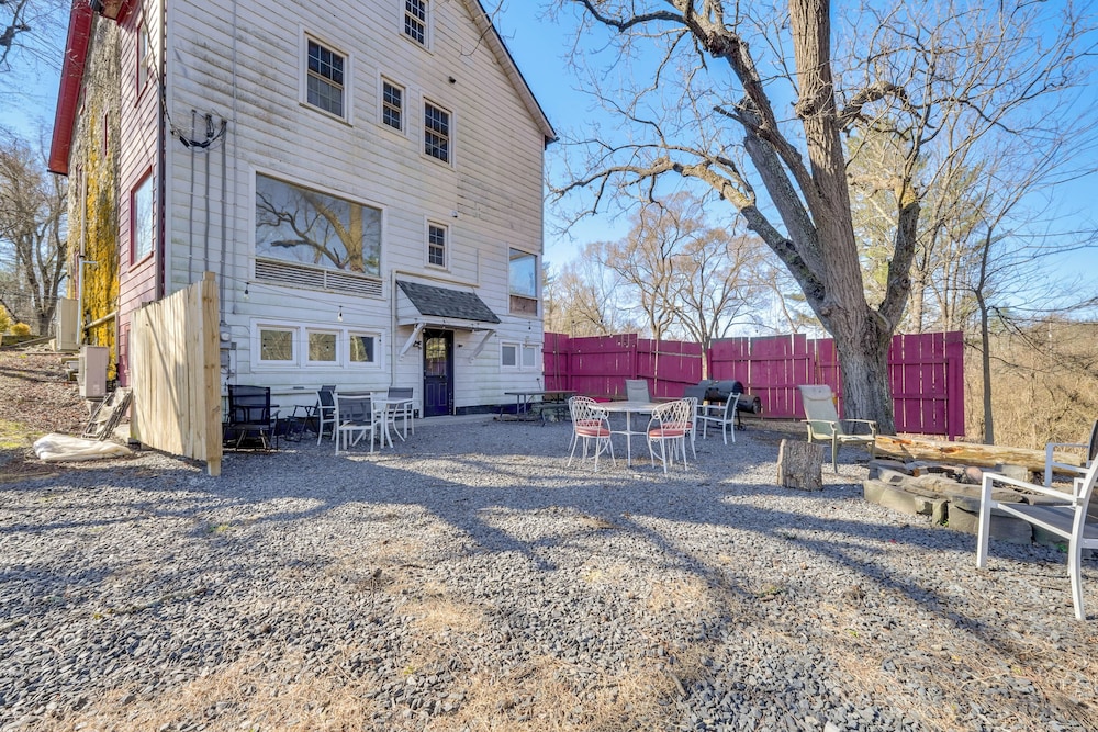 Pet Friendly: Historic East Stroudsburg Manor