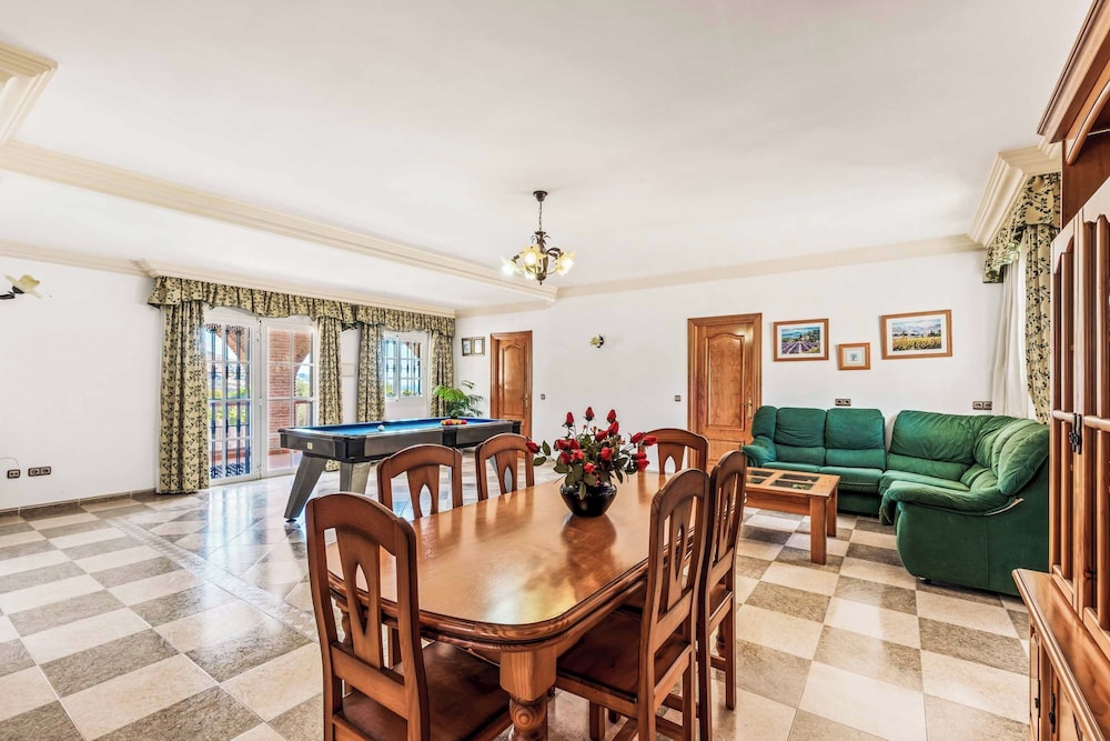 Villa Maria Isabel