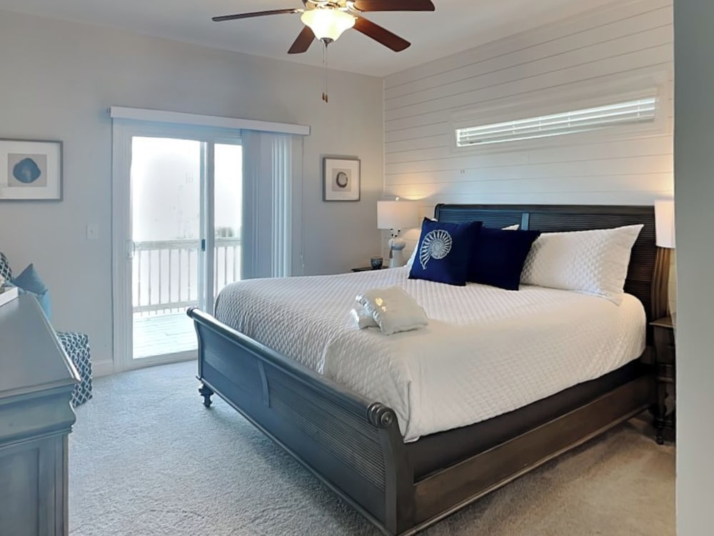 Queens Grant by Topsail Realty