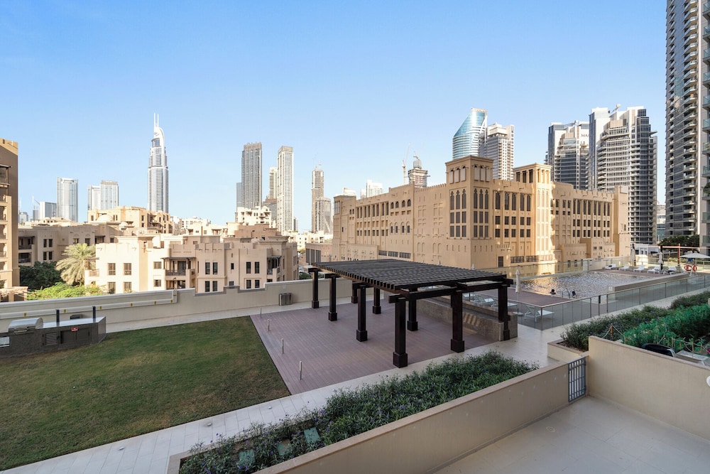 2BR 203 Bellevue Tower 1