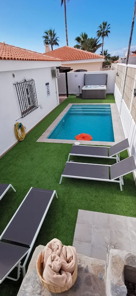 Villa Rosa in Callao Salvaje