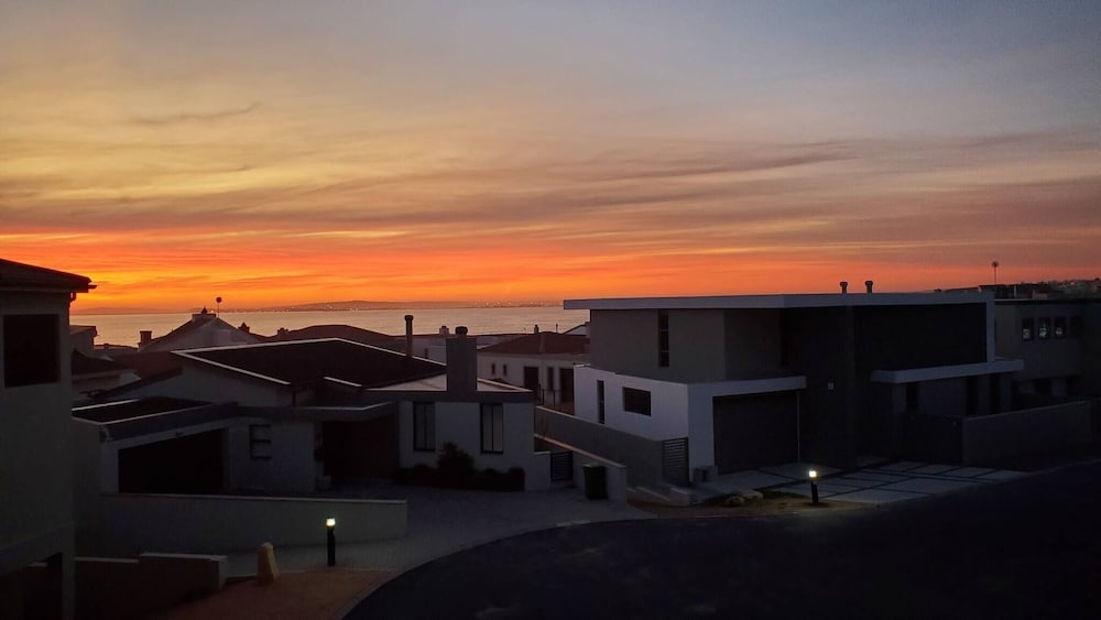Seaside Retreat in Langebaan With Hot Tub and BBQ