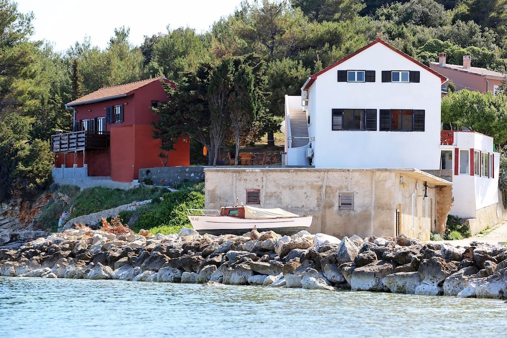 Apartment Located Directly on the Sea, With sea Views and Stunning Views view 4