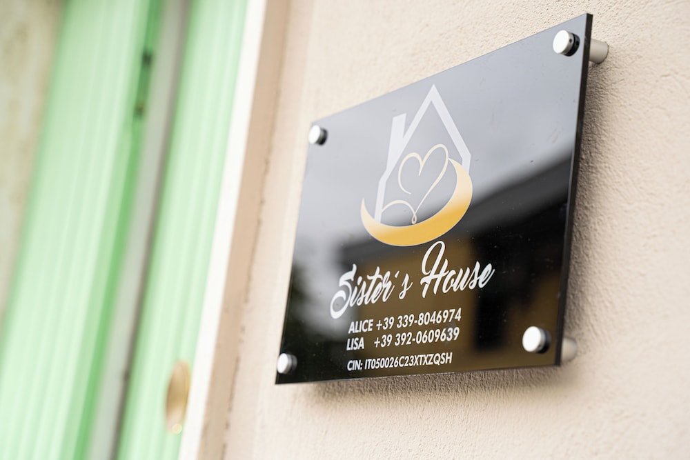 Sister's House