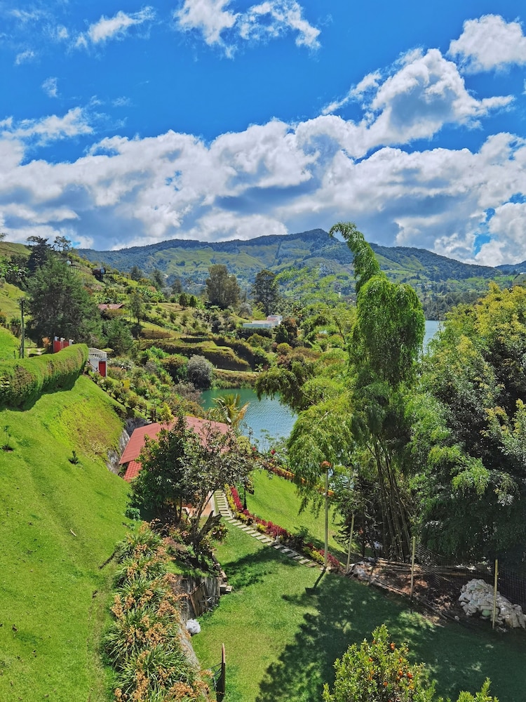 Descanso bajo la Piedra