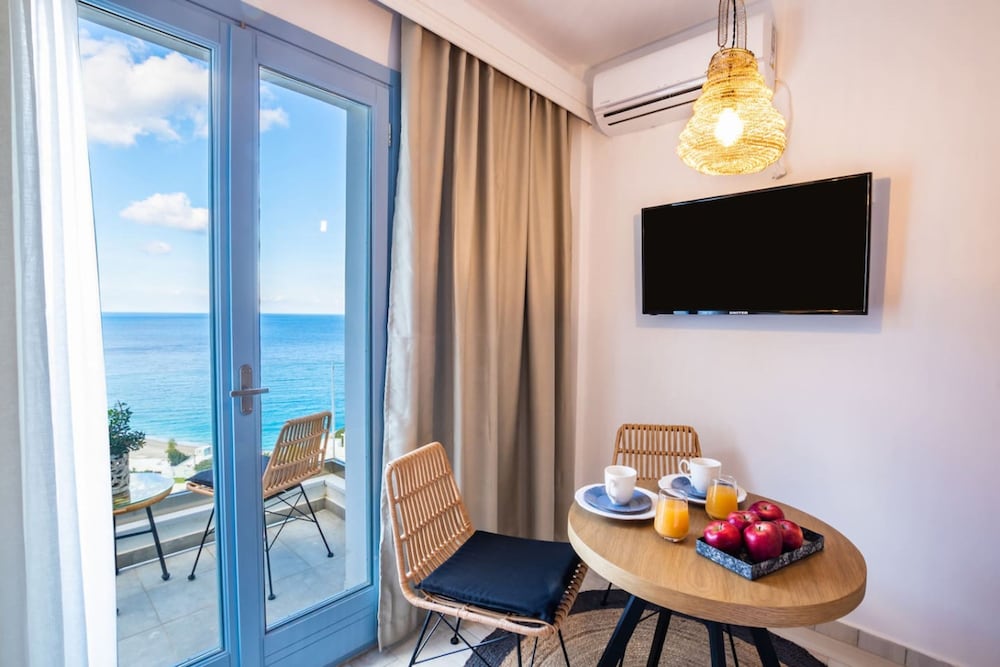 Yploui Suites 1 in Kira Panagia