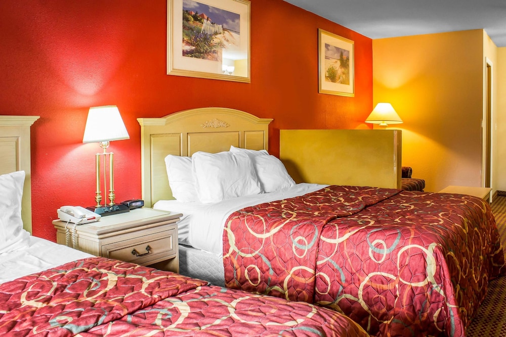 Econo Lodge Inn & Suites Walnut