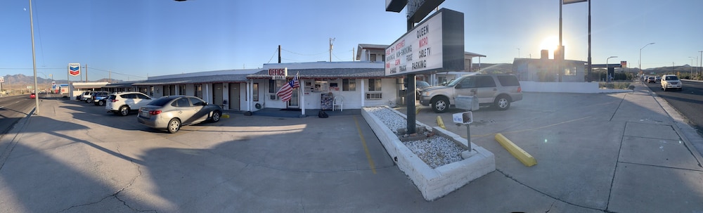 Kingman Vacations - Economy Inn - Property Image 9