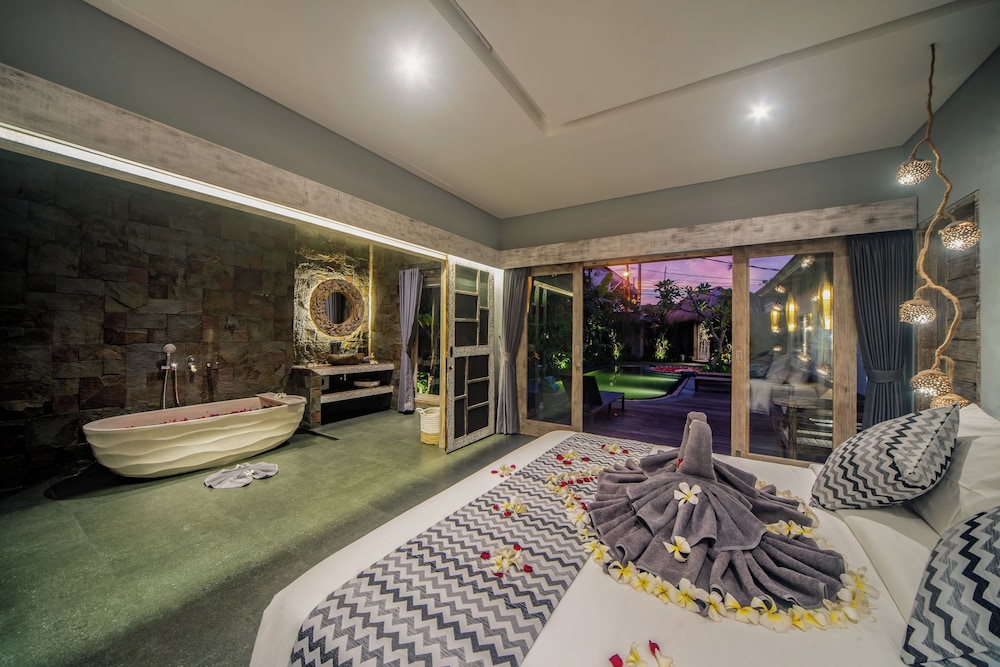 Luxury-Sang Villa-Central Sanur
