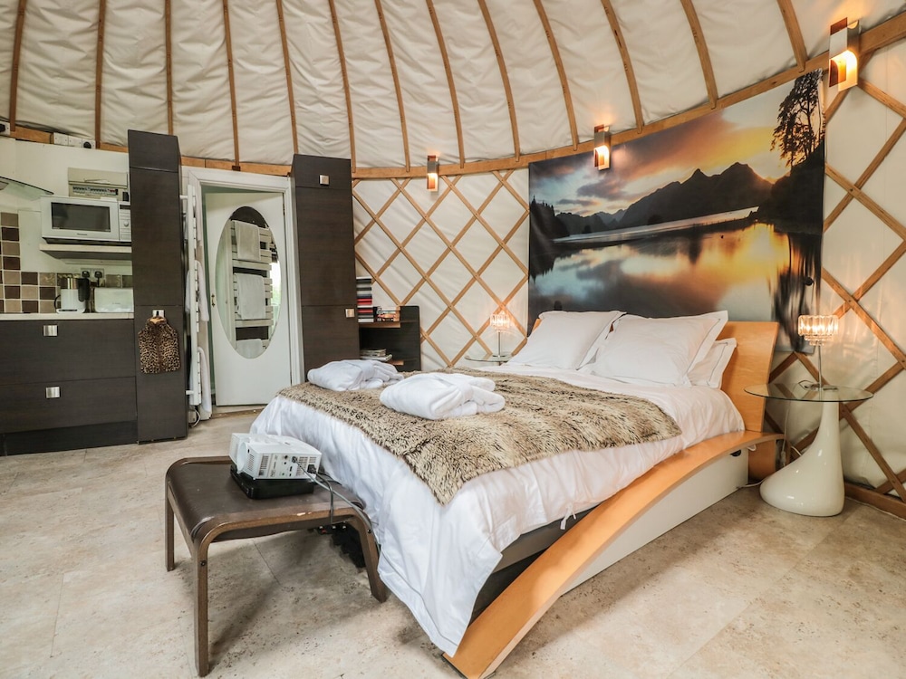 Island Yurt view 3
