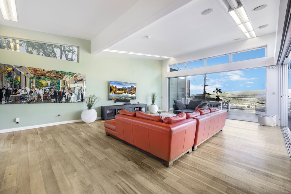 Mulholland View - Mid-century Modern Escape w/ Infinity Pool