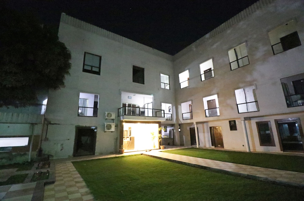 OYO 19979 Hotel Rajshri view 5