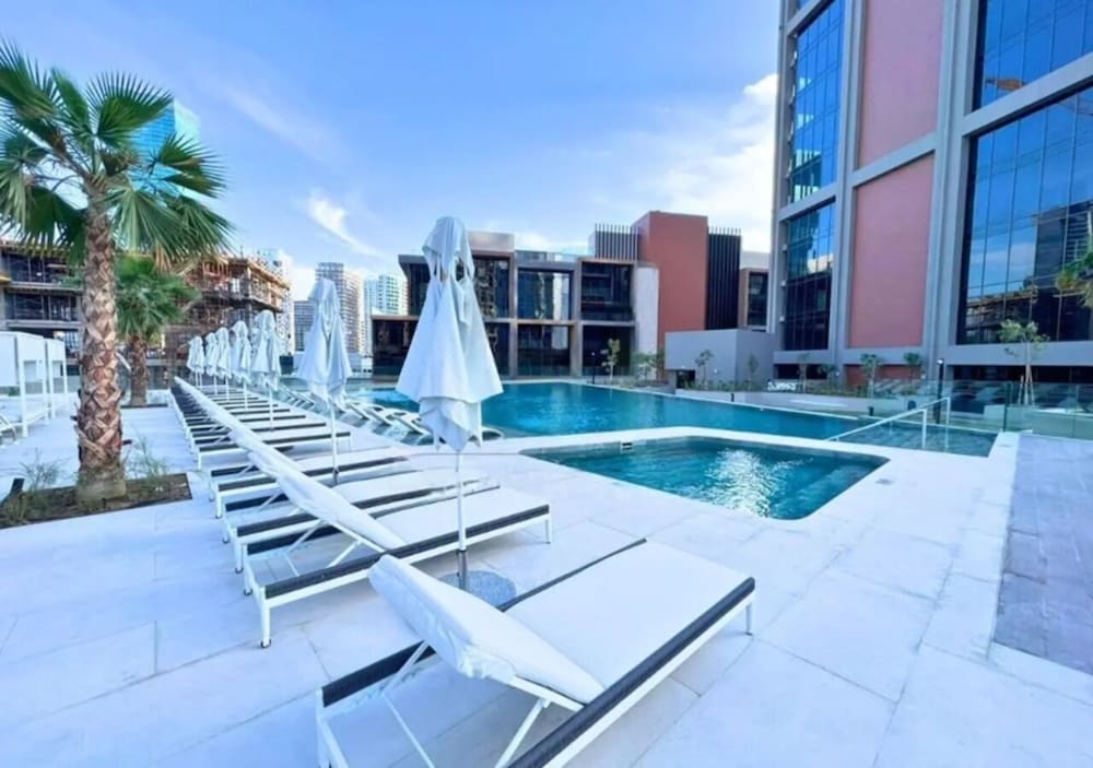Luxury 1BR in Peninsula Five by Bespoke