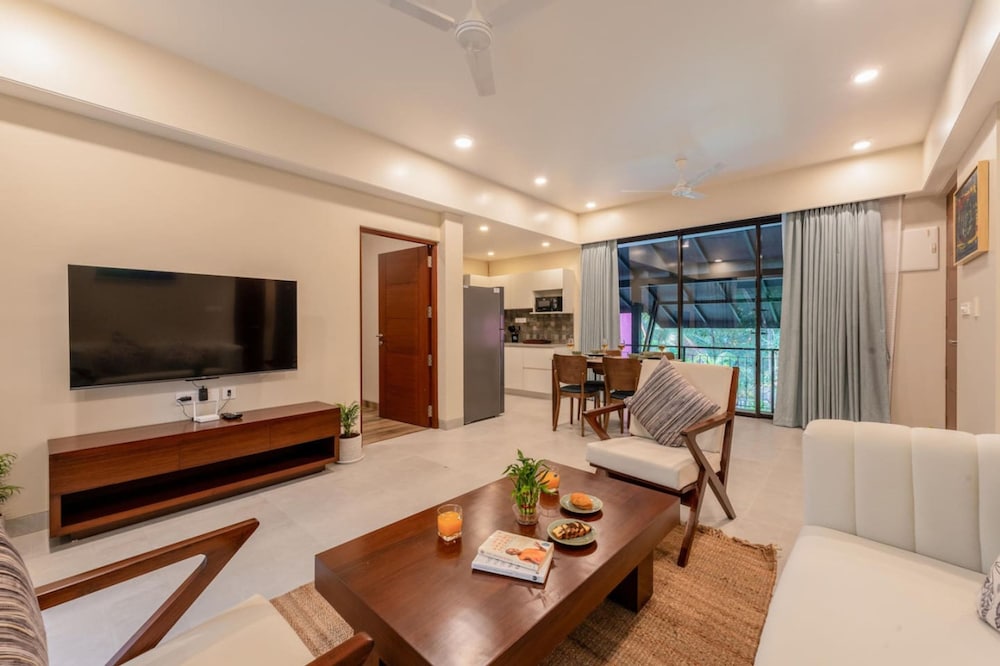 Sol Banyan by Hireavilla - 2BR w Pool in Candolim