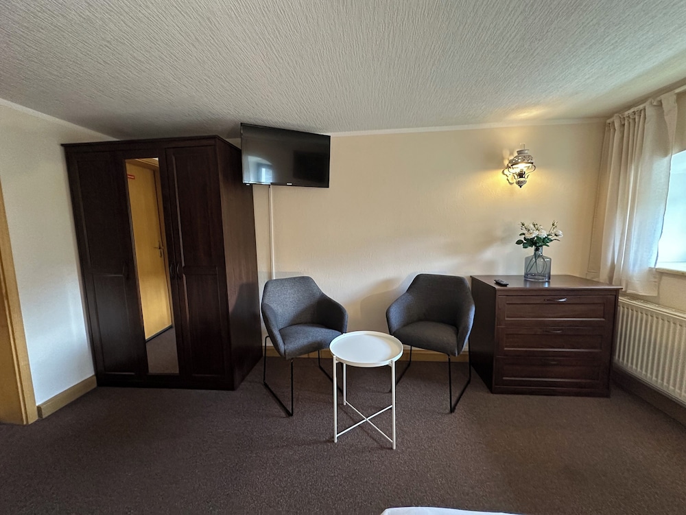 Amara-Gasthaus-Festsaal-Pension