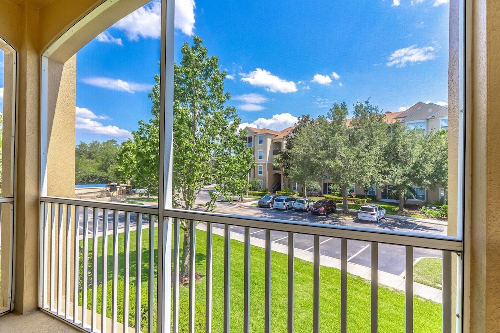 2821 Windsor Hills