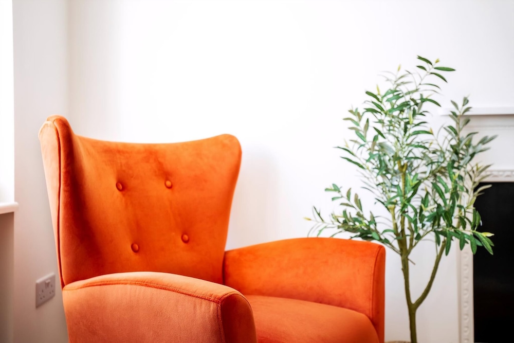 Light & Luxury Chelsea Apartment: Private Balcony!