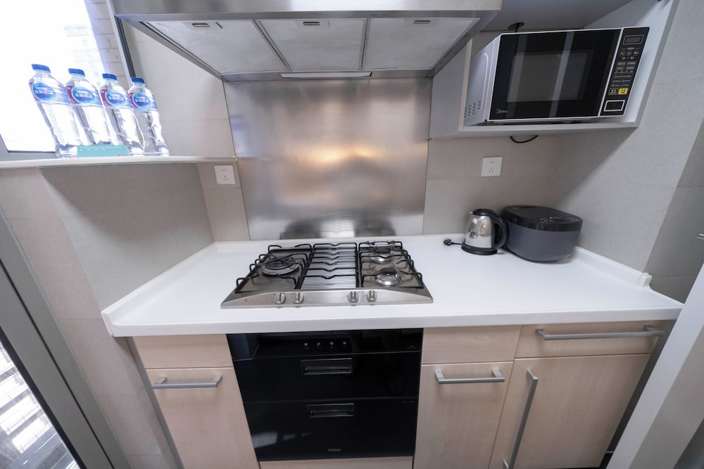 Tyms Elegant 2BR 1BA Apt Walk to Malls