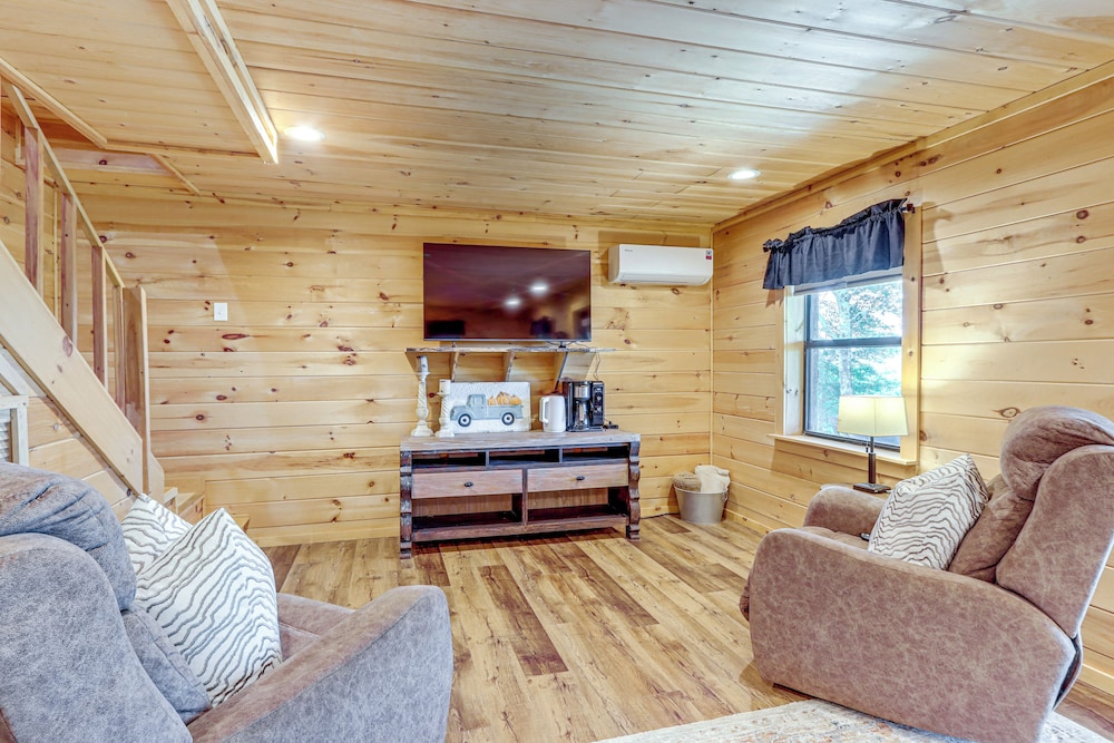 Deck, Panoramic Views: Serene Mineral Bluff Cabin!