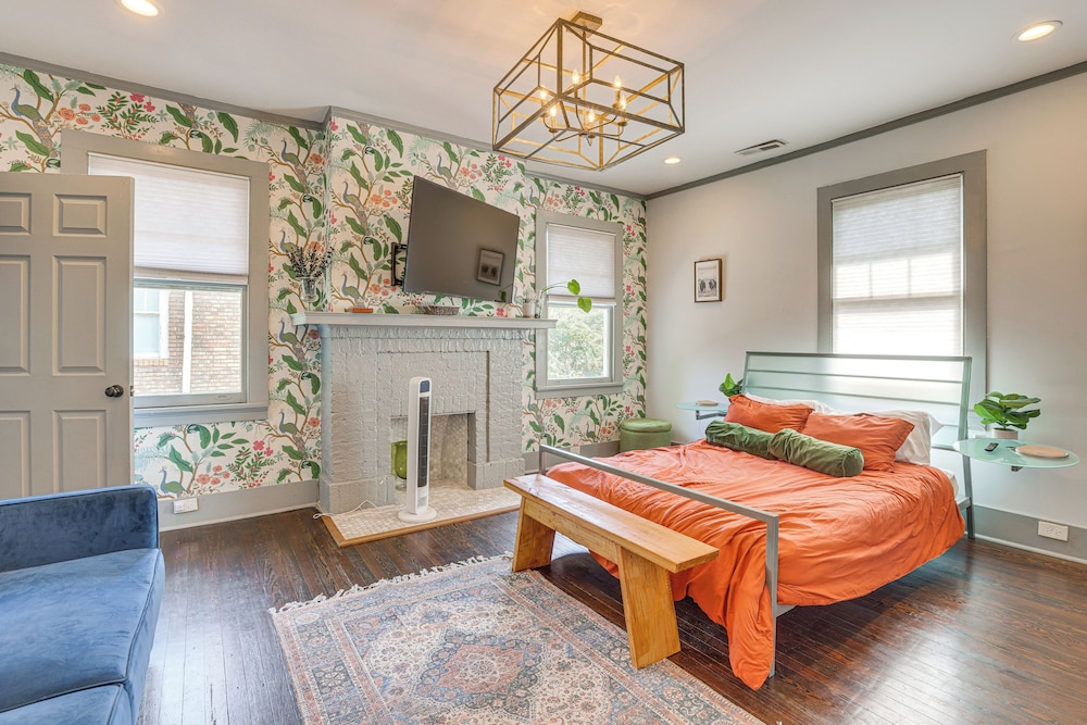 2 Mi to Dtwn: Stylish Urban Retreat in Birmingham