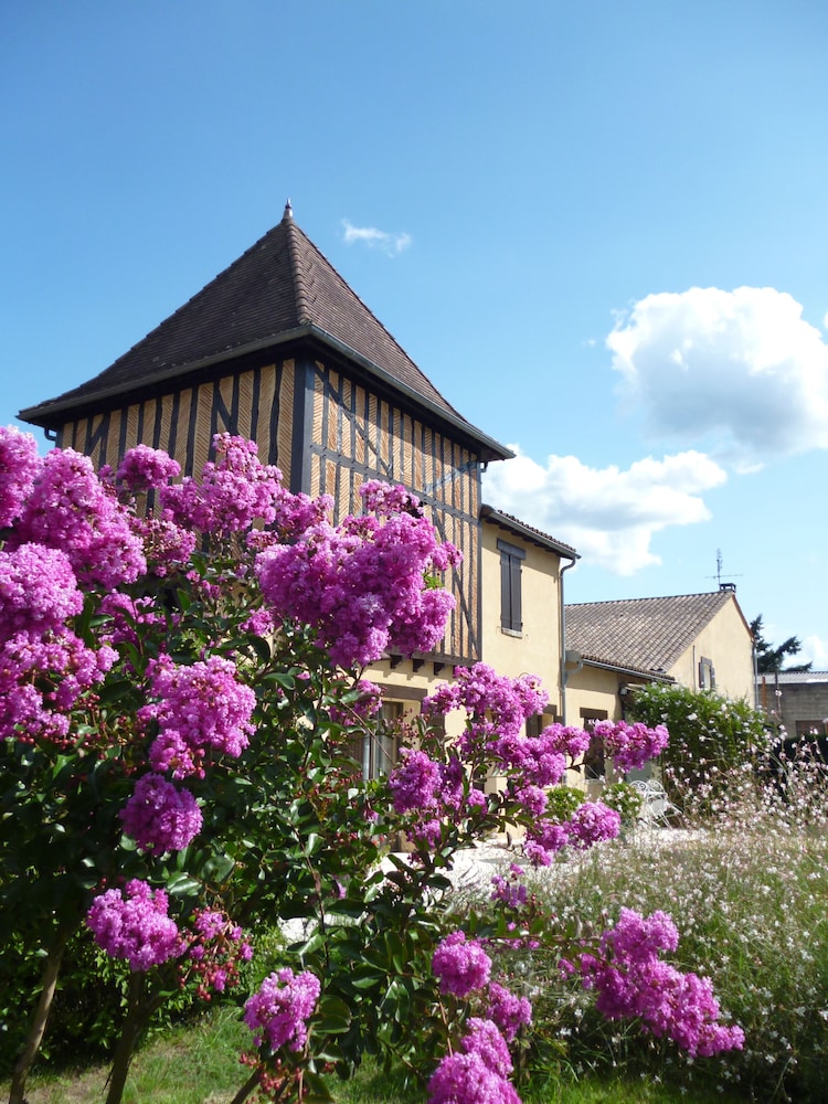 Les Sureaux
