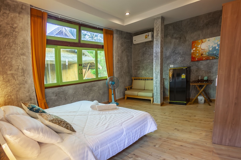 Tonmai Suites