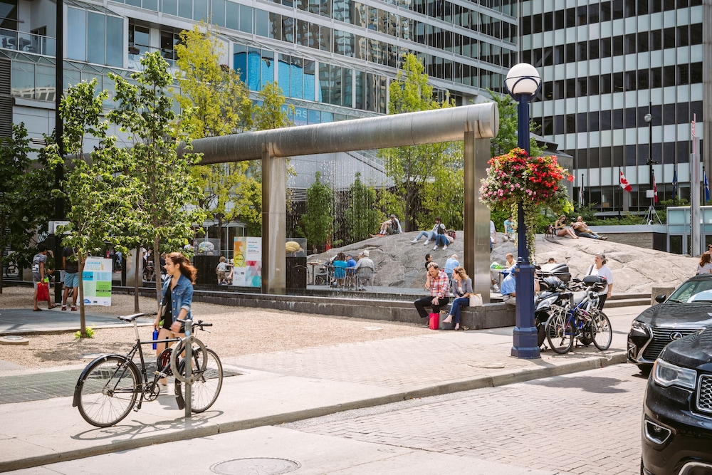 QuickStay - Class in Yorkville (Yonge & Bloor)