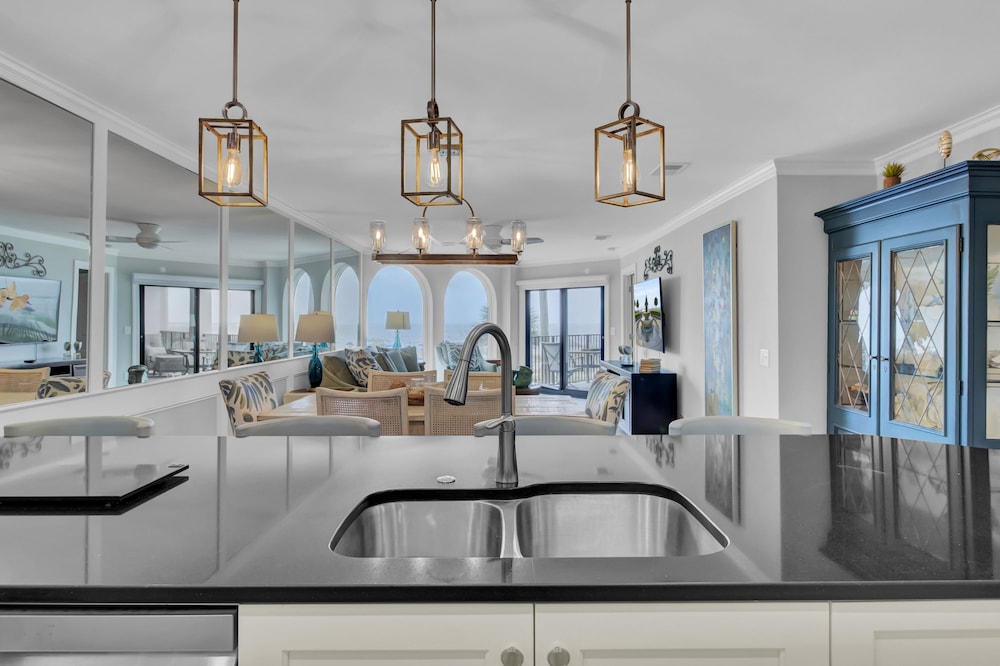 118 Seascape by Avantstay Pool Oceanfront Views