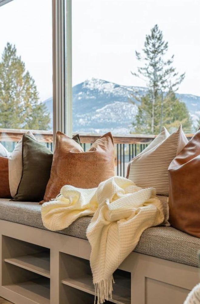 Evergreen Escape No Service Fees Fireplace