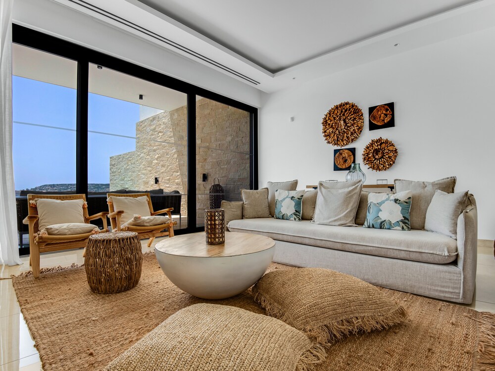 Sanders Konnos Bay Aphrodite - Exquisite 6-bedroom Villa On the Beach Front