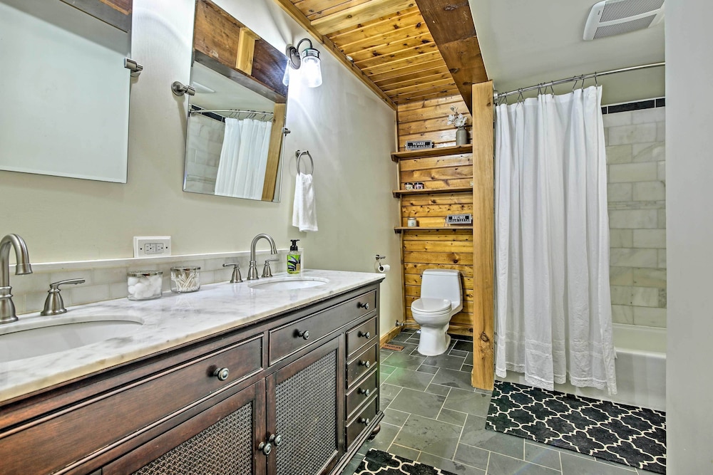 New York City Vacations - Walk to Tuttle Creek Lake: Secluded Scenic Retreat - Property Image 1