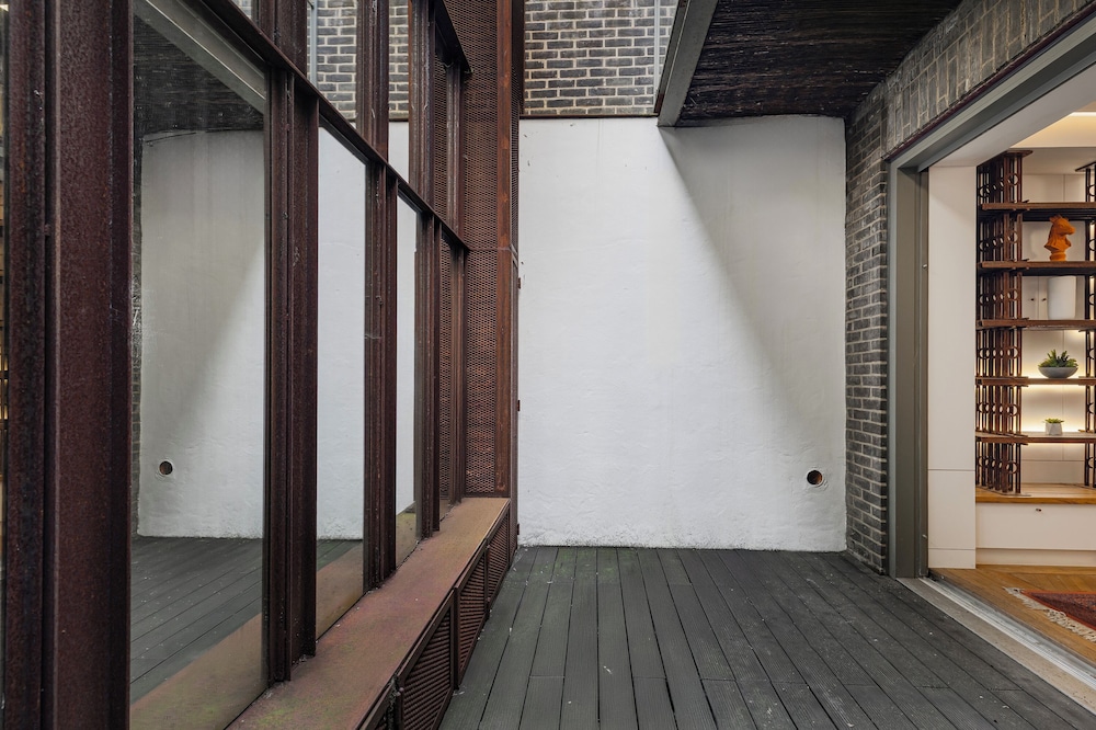 Spacious 5 Bdrm Townhouse in Camden
