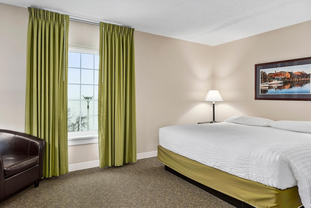 Top Floor Deluxe Suite Bay View view 5