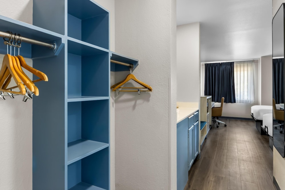 Park Inn by Radisson - Image 5