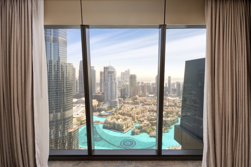 Luxury Apt w Spectacular Burj Khalifa Views