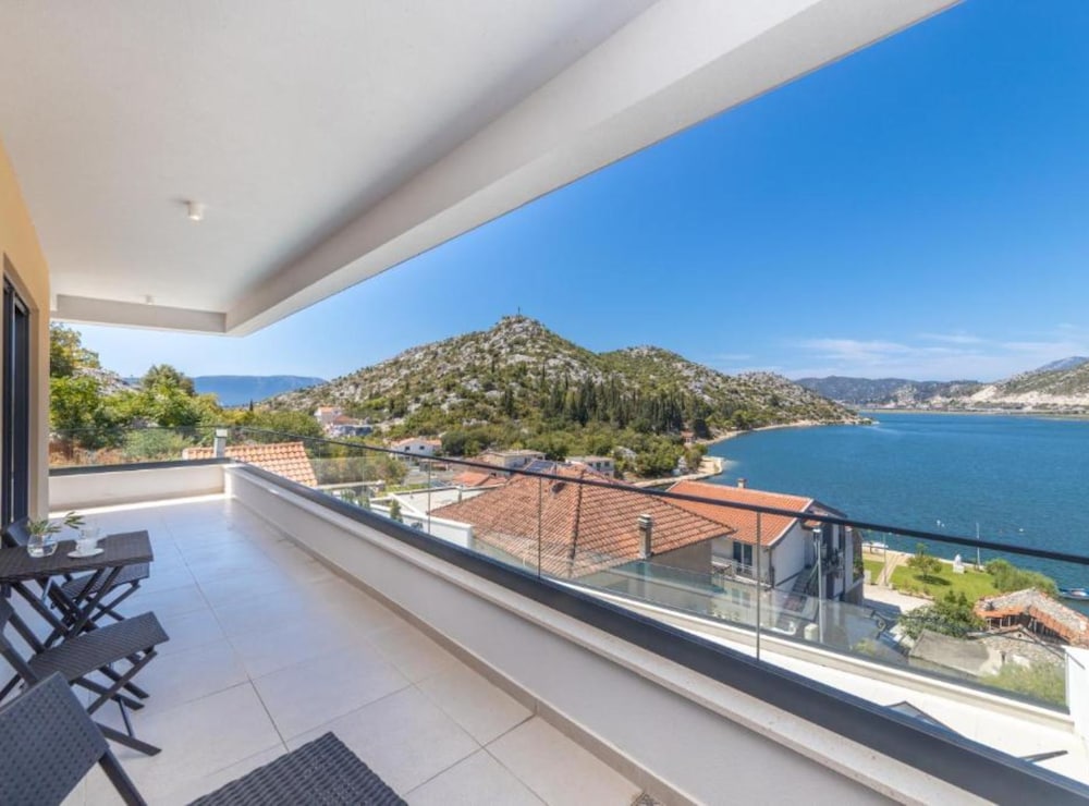 Luxury Villa Navis