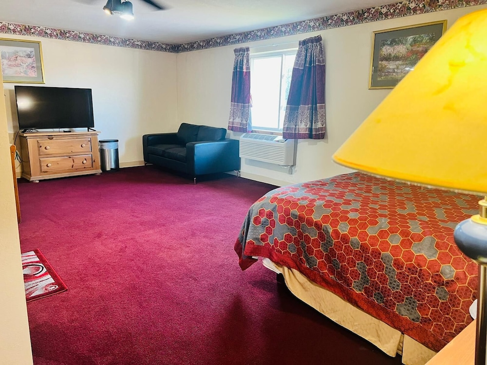 Villa Inn Motel Near Hwy 12 WI Capital O