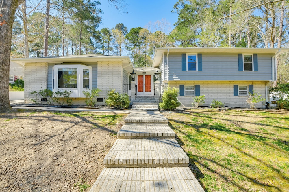 7 Mi to Dtwn Durham: Home w/ Hot Tub & Game Room!