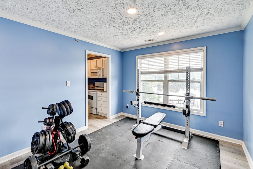 Lake & Pool Access, Home Gym: Fayetteville Condo!