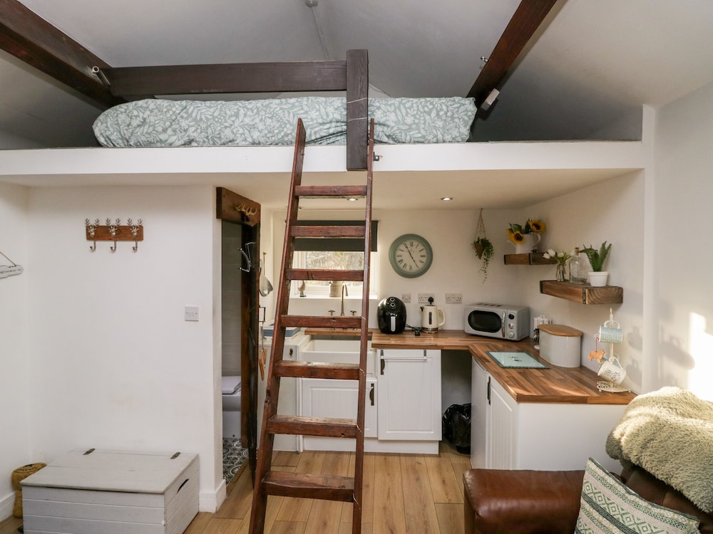 High Wreah Bolt Hole